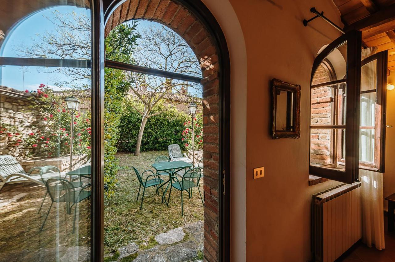 Borgo Villa A Sesta San Gusme Bagian luar foto